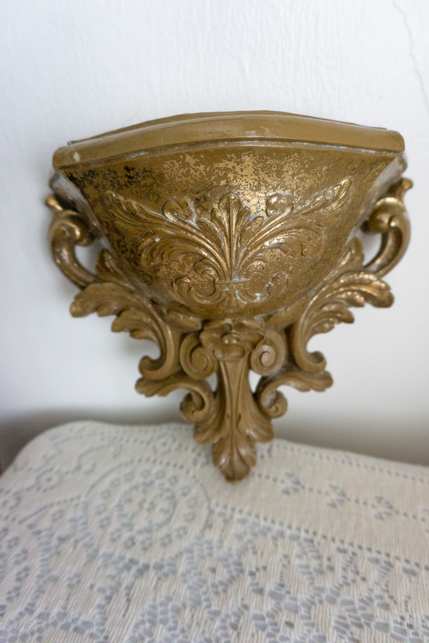 Vintage 1978 Homco Wall Pocket Ornate Gold-Tone Fleur-de-Lis Wall Decor