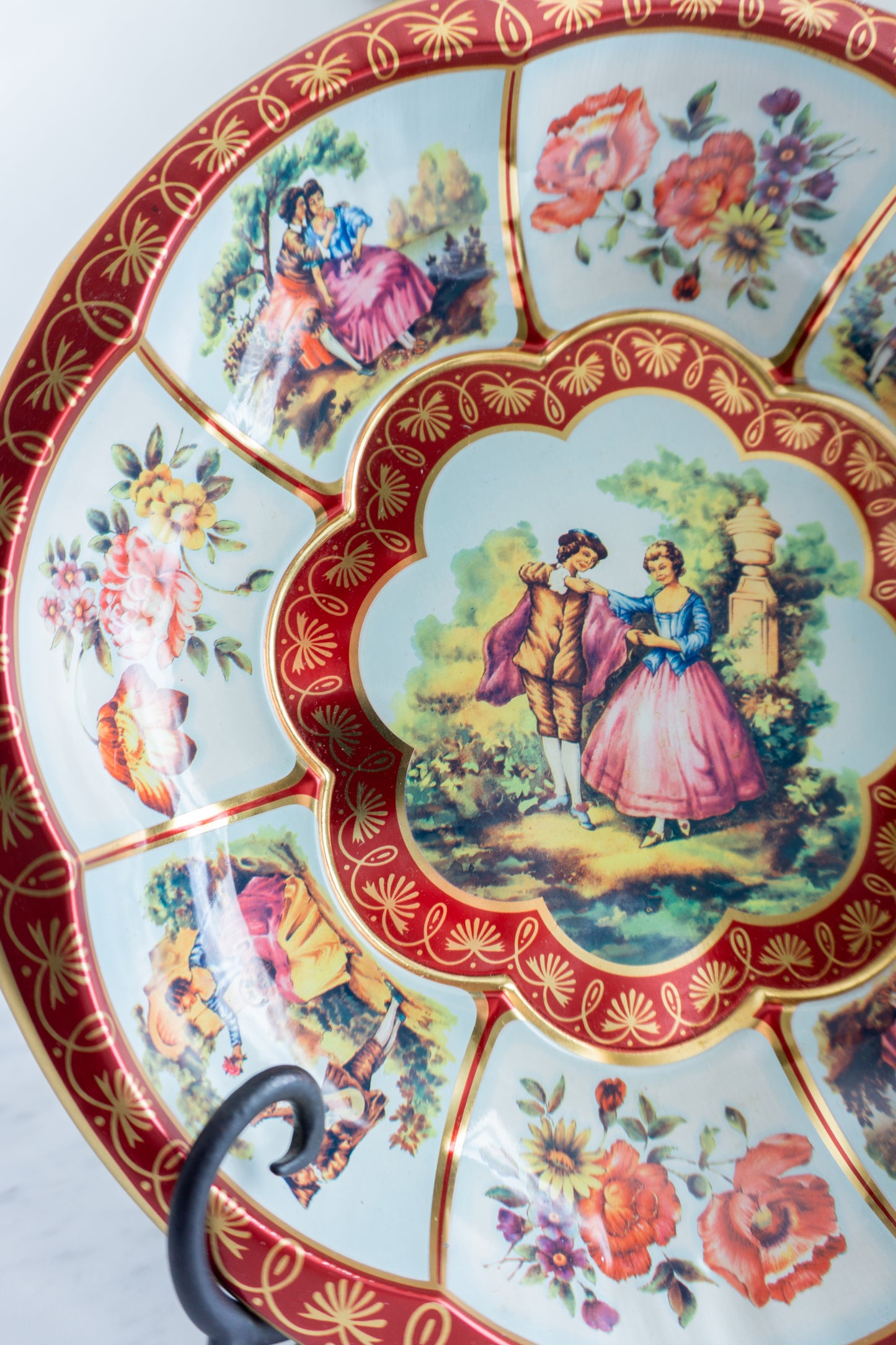 Romantic Cottage Daher Decorative Collector Tin Plate, c. 1971