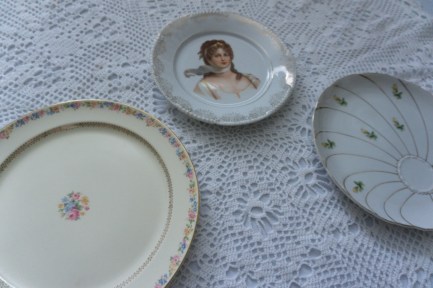 Elegant & Feminine Plate Collection