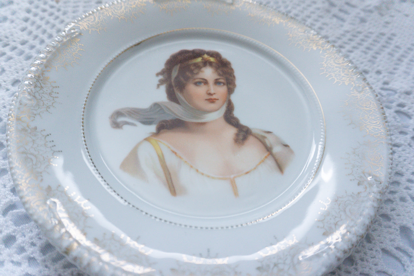 Elegant & Feminine Plate Collection