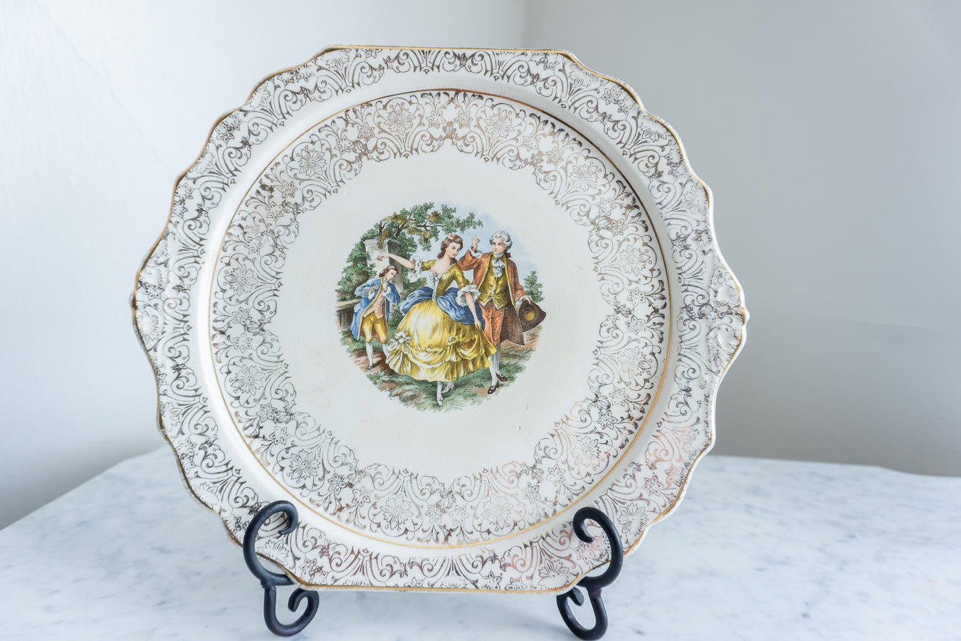 Decorative Rococo Couple Plate with 22K Gold Trim
