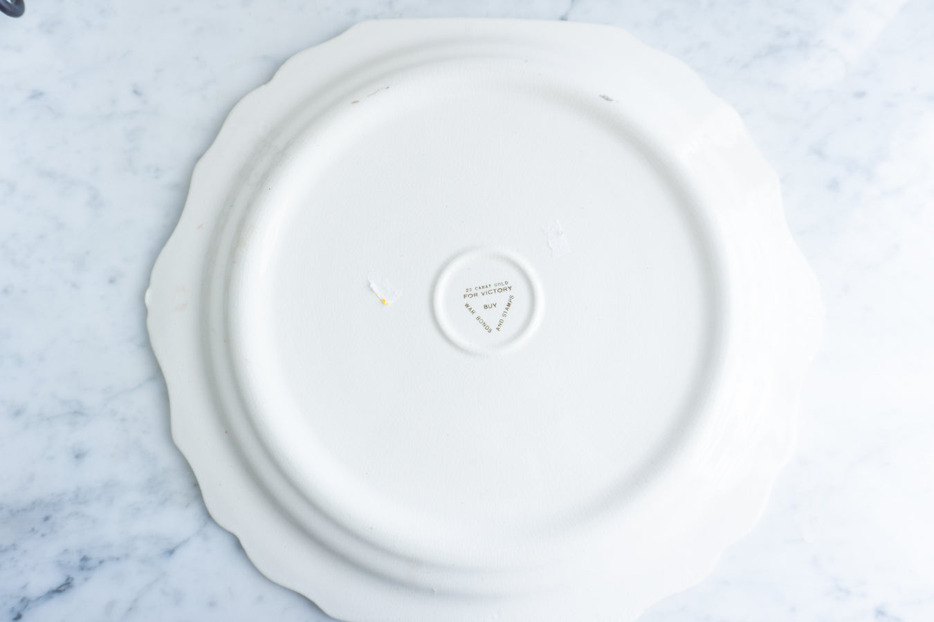 Decorative Rococo Couple Plate with 22K Gold Trim