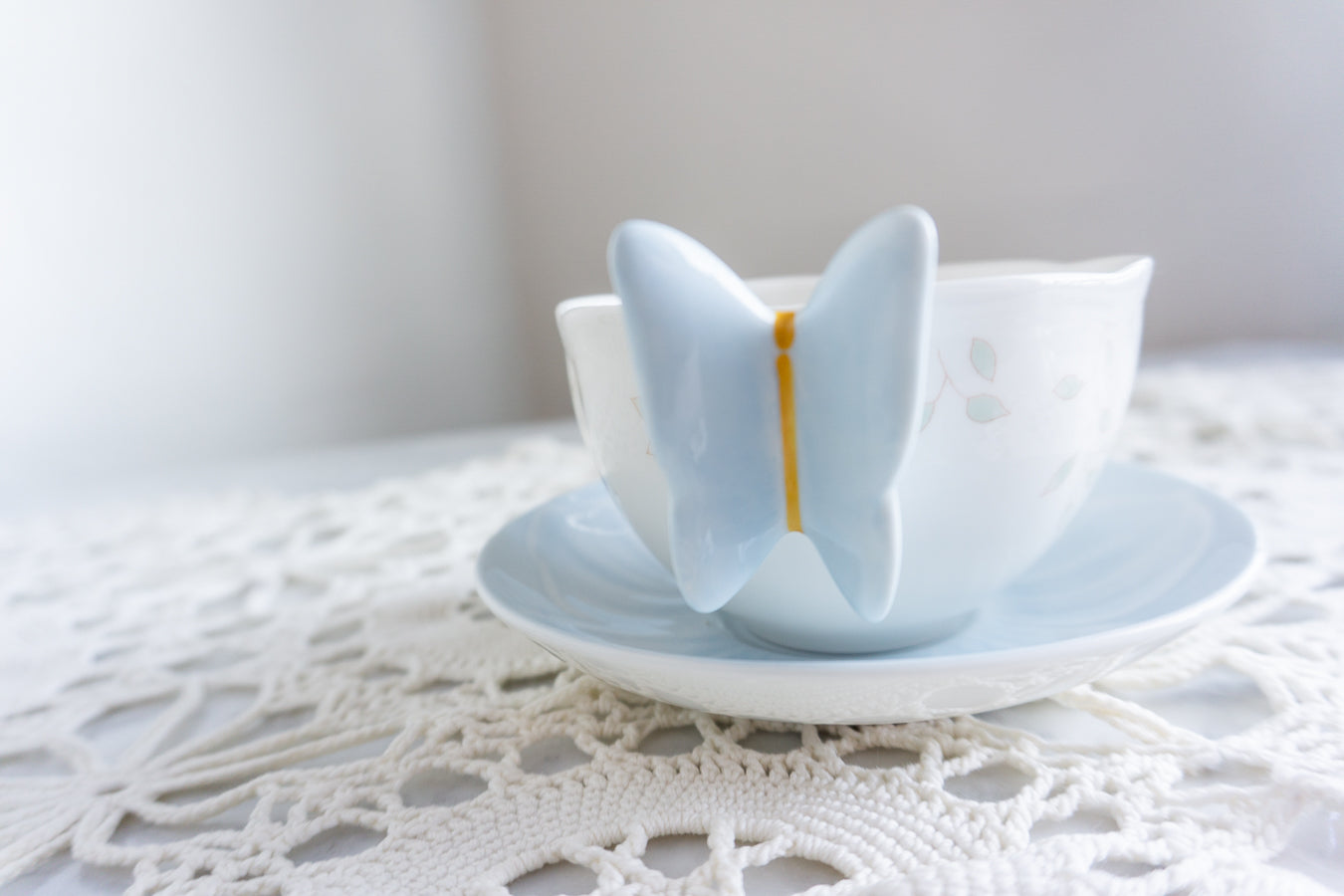 Lenox Butterfly Meadow Blue Cup and Saucer Set with Sculpted Butterfly Handle – Floral Garden Tea Cup