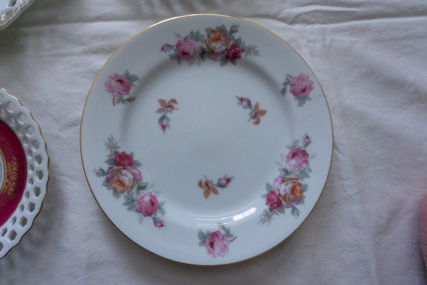 Delicate Florals Plate Collection