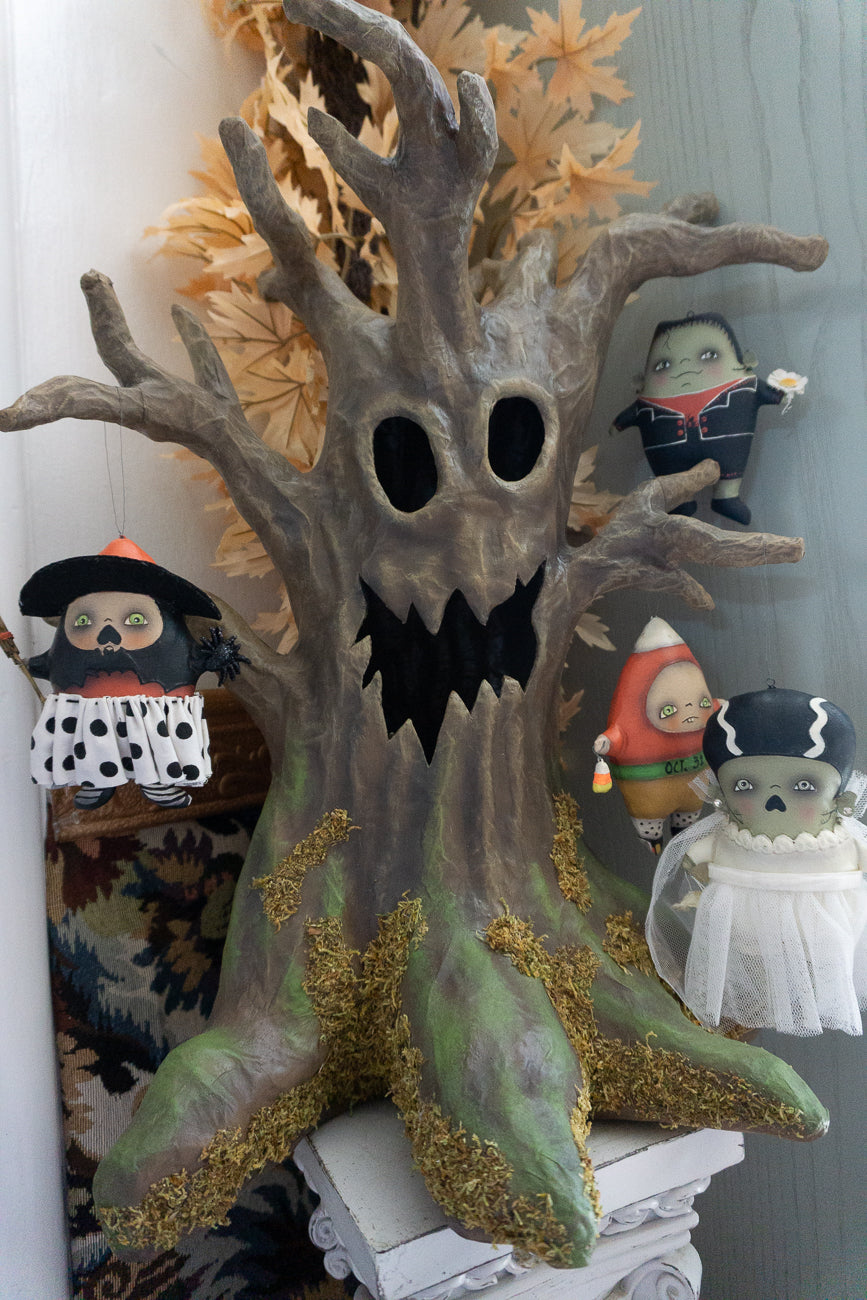 Happy Haunting Tree
