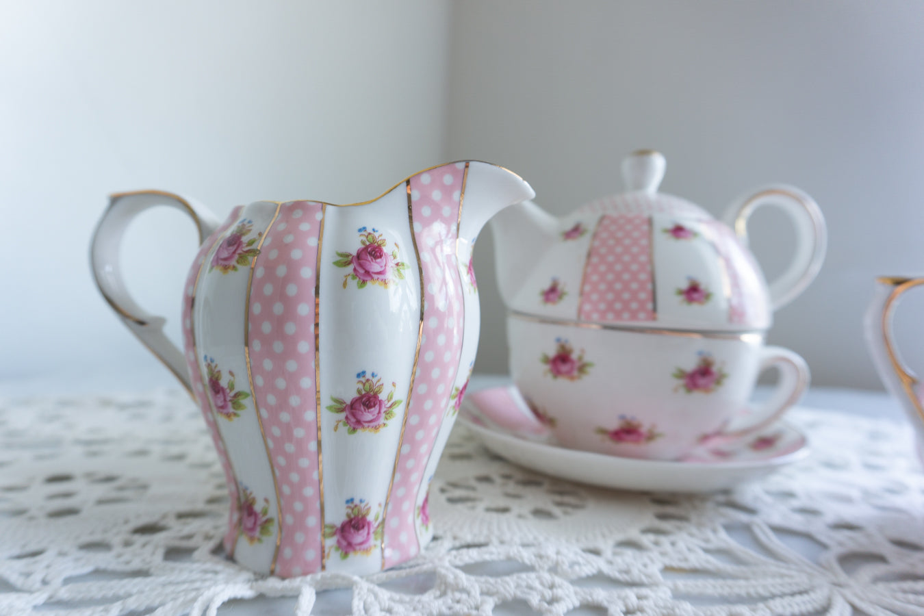 Grace Teaware Shabby Chic Rose Floral Porcelain Tea Set – 4-Piece Stackable Set
