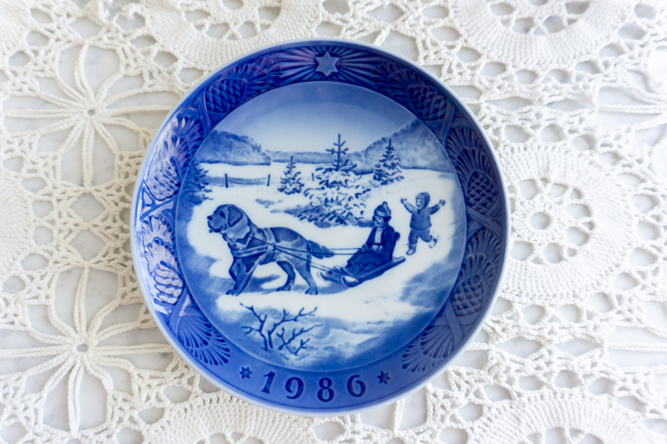 Royal Copenhagen Annual Christmas Plate 1986