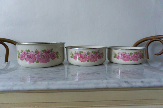 Gibson Housewares Porcelain on Steel Pink Rose Pattern Set of 3 nesting bowls