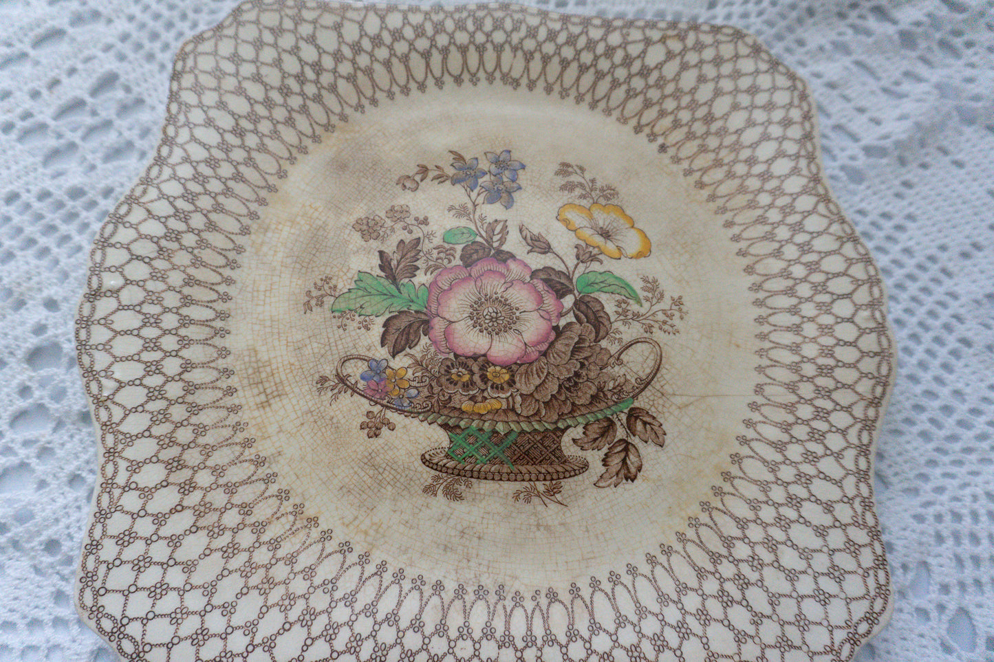 Myott Son Co Bonnie Dundee Sandwich Square Plate Gold Flower 11.5 in England