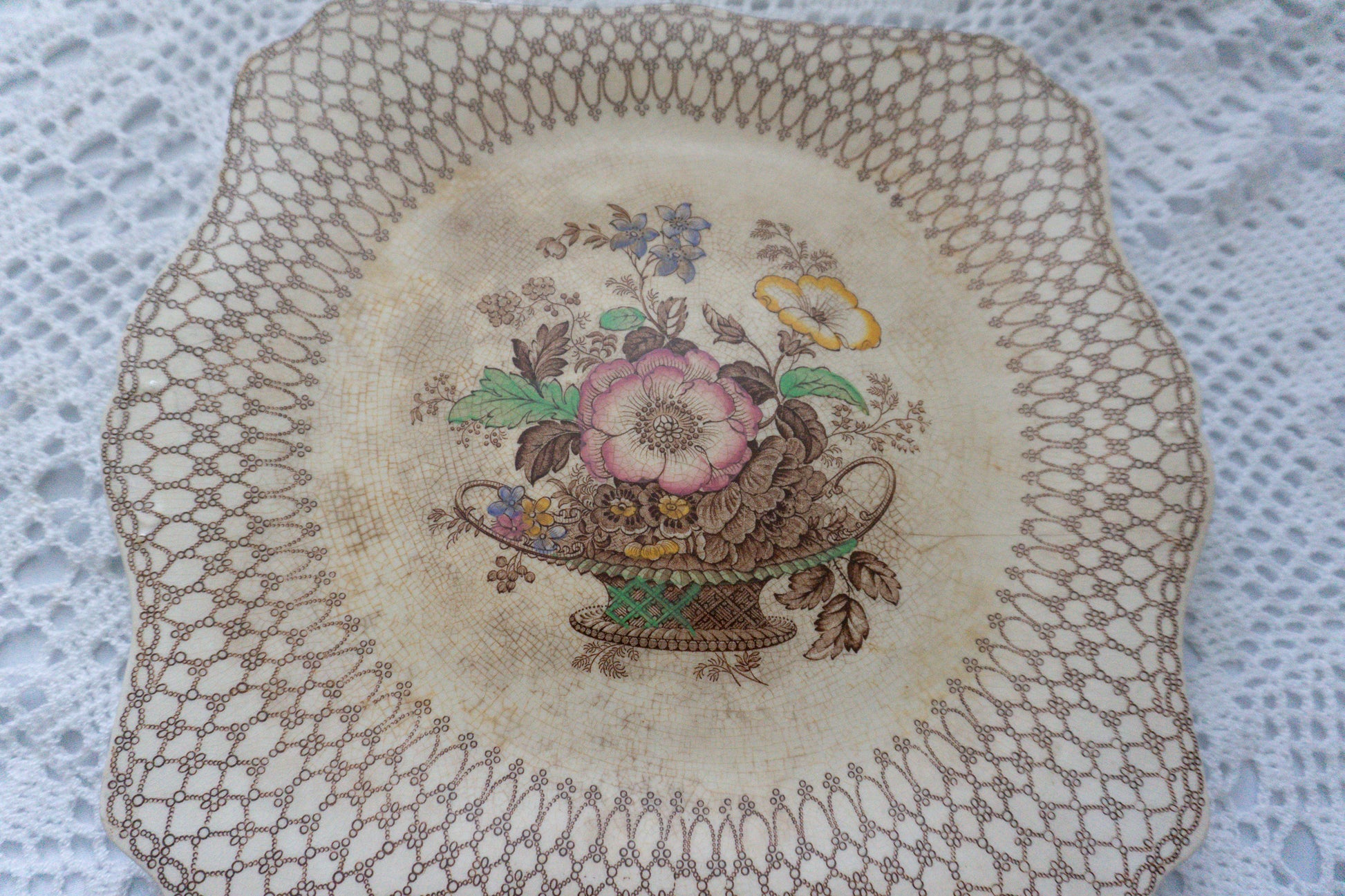 Myott Son Co Bonnie Dundee Sandwich Square Plate Gold Flower 11.5 in England