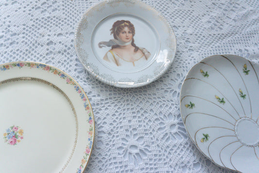 Elegant & Feminine Plate Collection