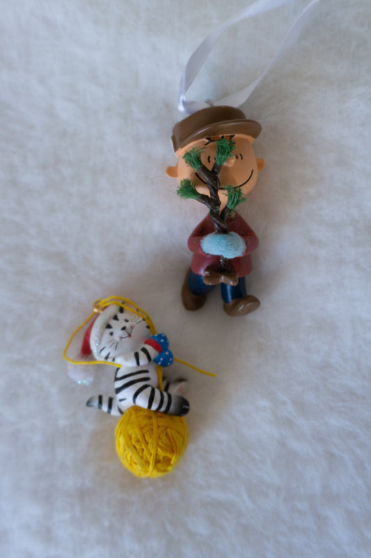 Vintage Charlie Brown & Kitty Ornament Set