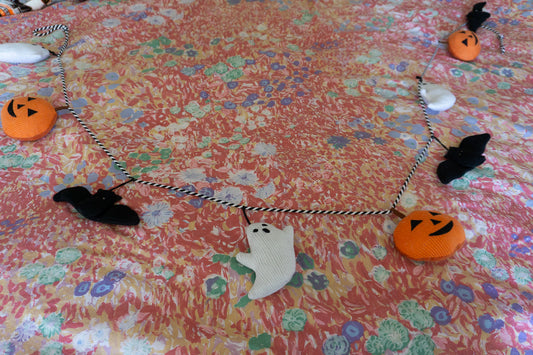 Halloween Vintage-Style Garland