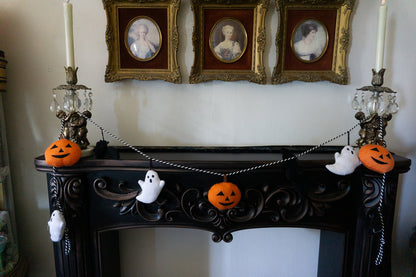Halloween Vintage-Style Garland