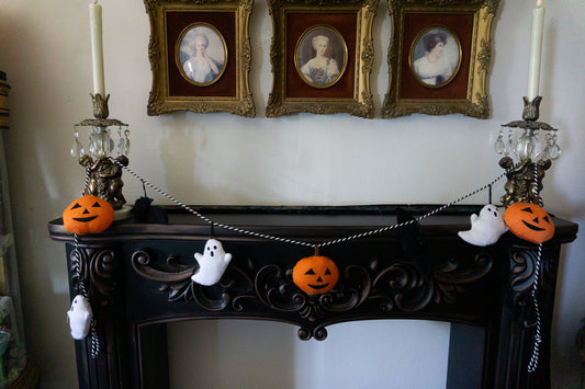 Halloween Vintage-Style Garland