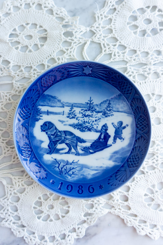 Royal Copenhagen Annual Christmas Plate 1986